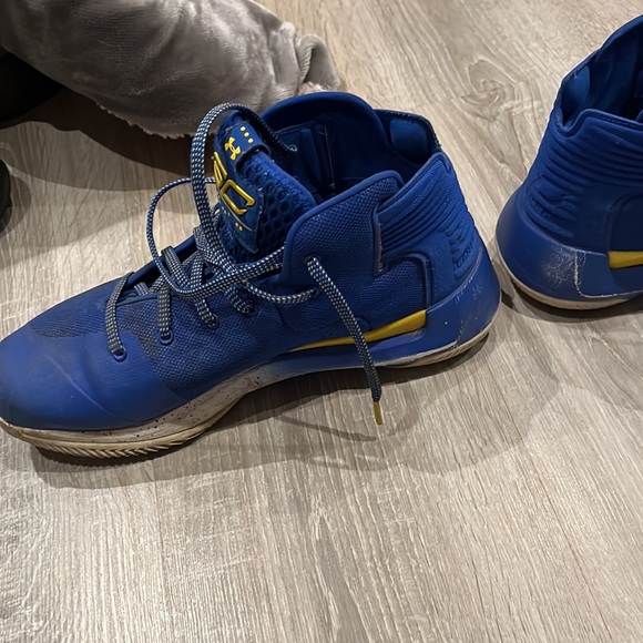 Under armour shoes - Picture 2 of 2